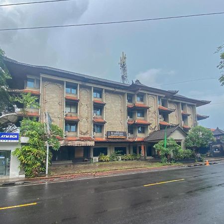 Urbanview Hotel Taman Suci Denpasar Exteriör bild