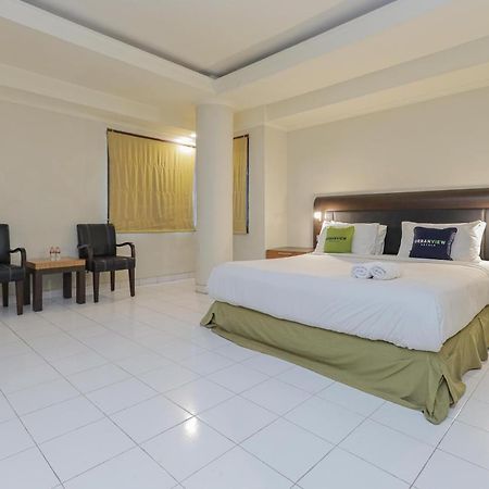 Urbanview Hotel Taman Suci Denpasar Exteriör bild