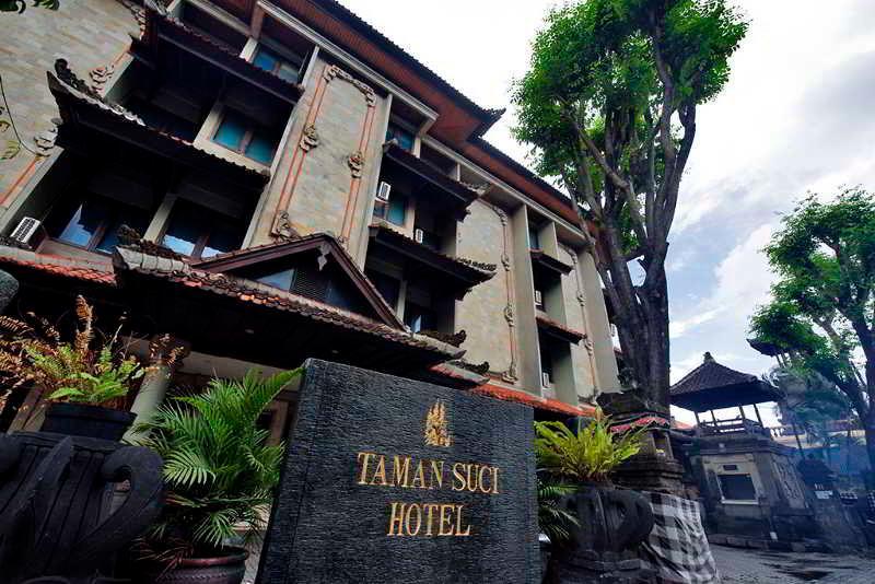 Urbanview Hotel Taman Suci Denpasar Exteriör bild