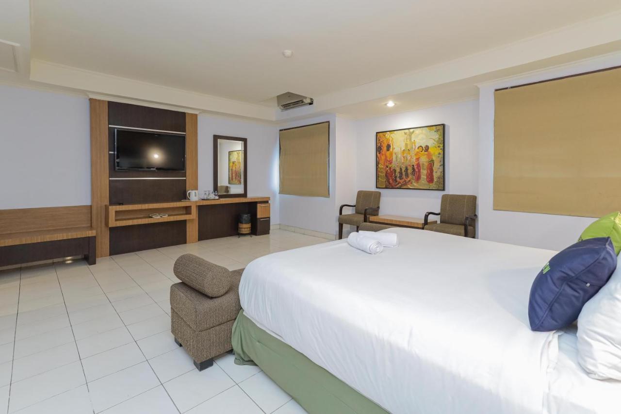 Urbanview Hotel Taman Suci Denpasar Exteriör bild