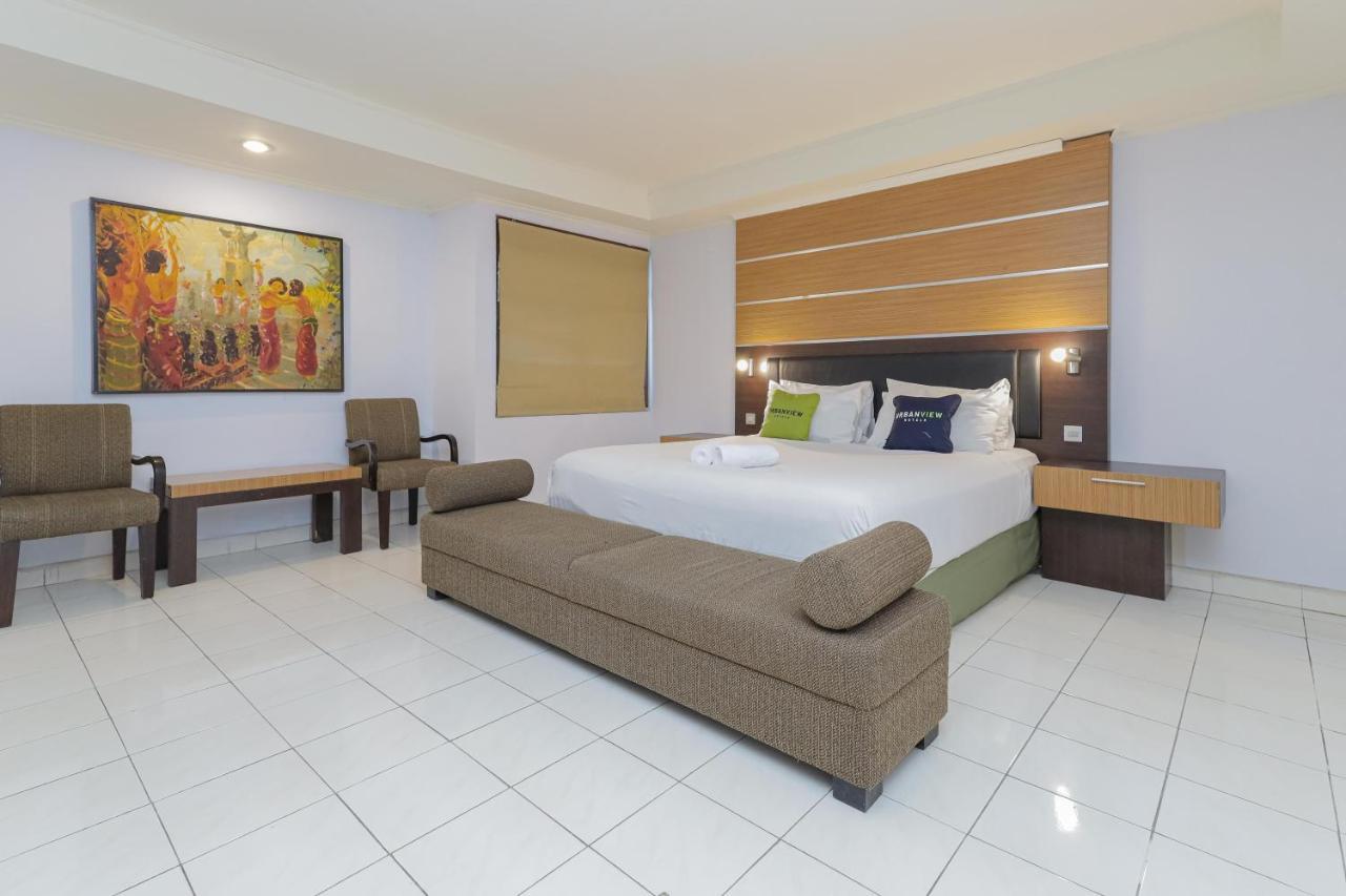 Urbanview Hotel Taman Suci Denpasar Exteriör bild