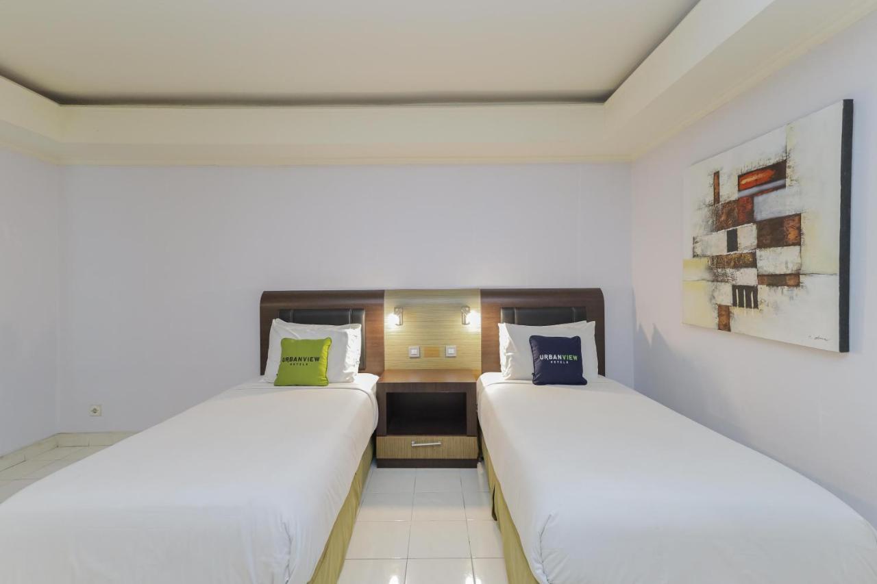 Urbanview Hotel Taman Suci Denpasar Exteriör bild