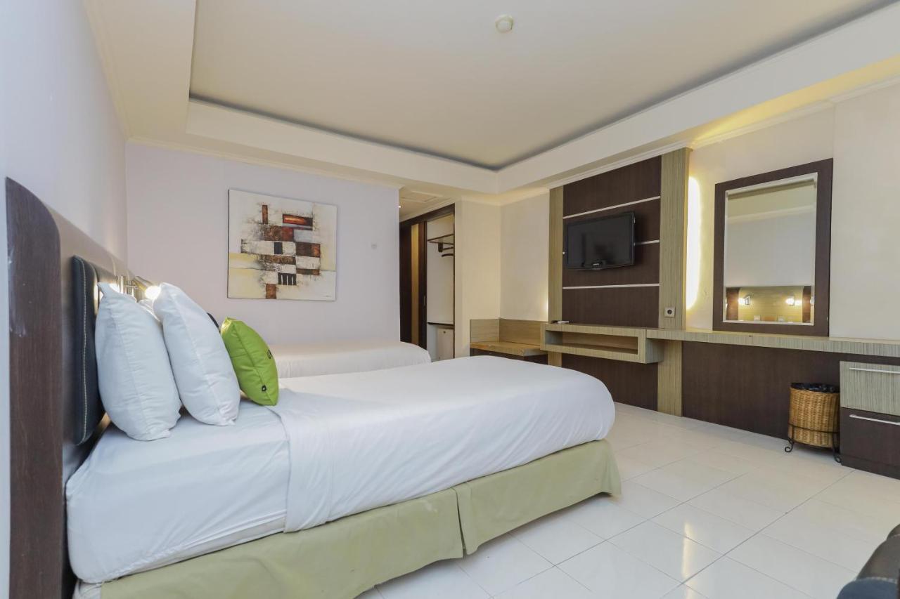 Urbanview Hotel Taman Suci Denpasar Exteriör bild