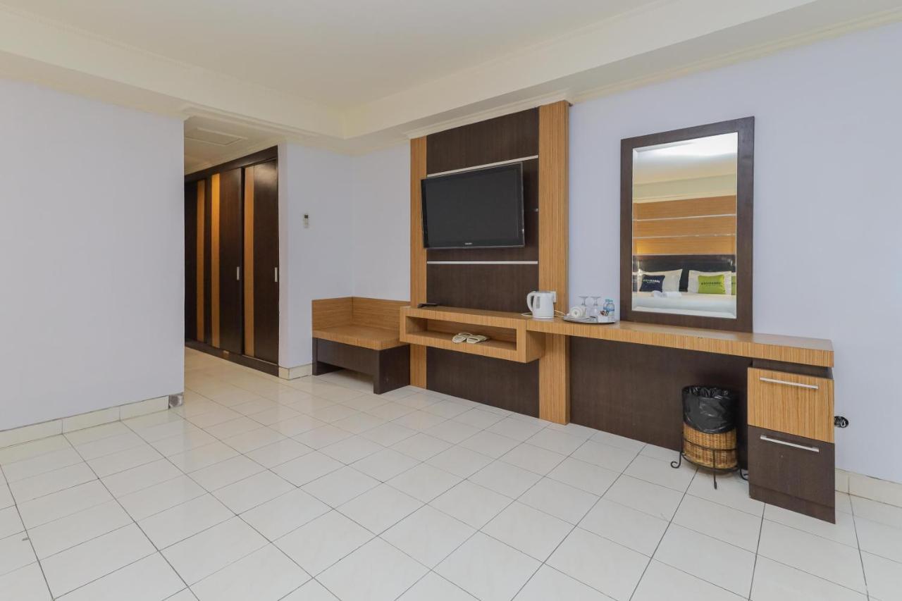 Urbanview Hotel Taman Suci Denpasar Exteriör bild