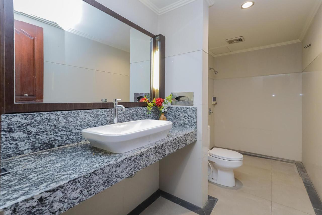 Urbanview Hotel Taman Suci Denpasar Exteriör bild
