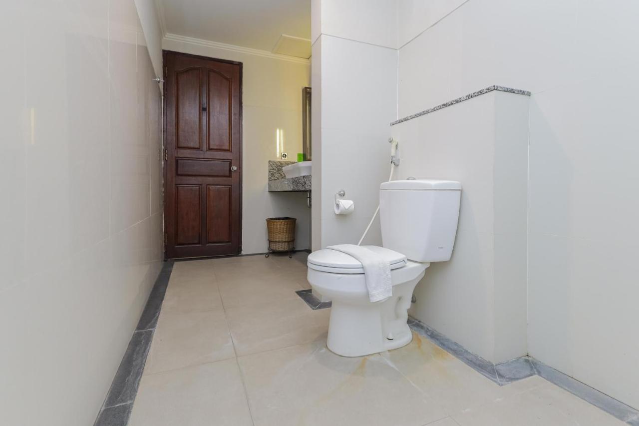 Urbanview Hotel Taman Suci Denpasar Exteriör bild