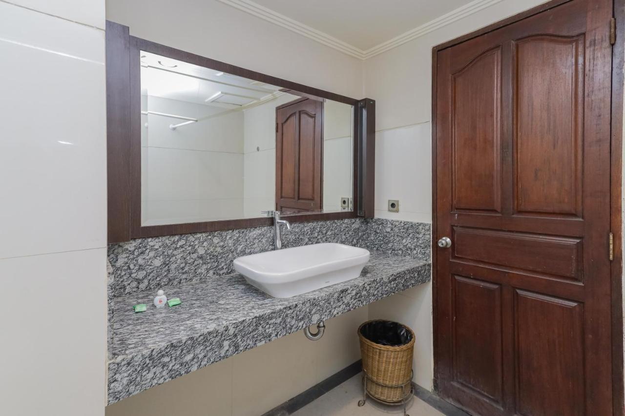 Urbanview Hotel Taman Suci Denpasar Exteriör bild