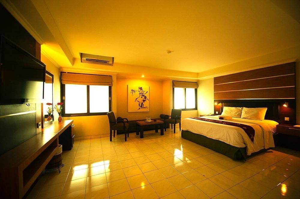 Urbanview Hotel Taman Suci Denpasar Exteriör bild