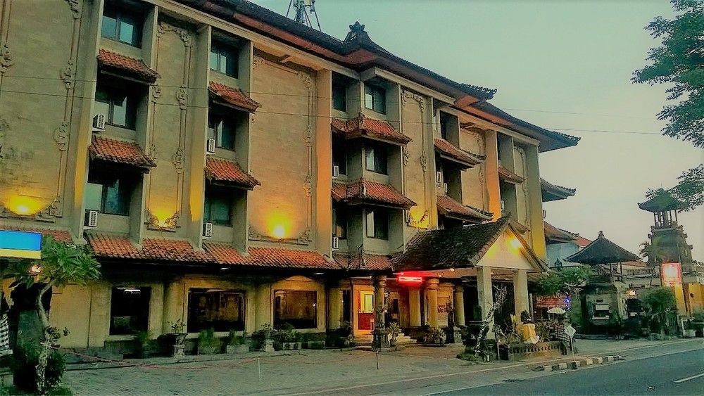 Urbanview Hotel Taman Suci Denpasar Exteriör bild